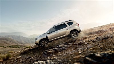 All-New Renault DUSTER going downhil